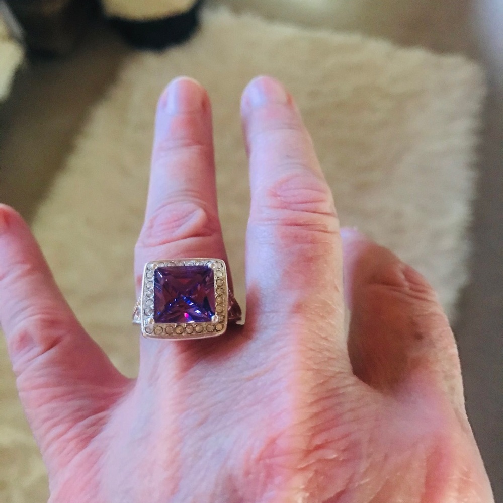 Beautiful Light Amethyst ๐๐๐๐ฝ๐ผ - Picture 7 of 8